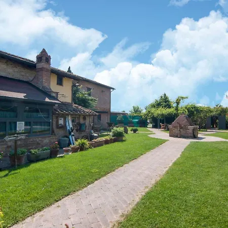 Luxurious Framhouse In Castiglione Del Lago With Swimming Pool Hébergement de vacances