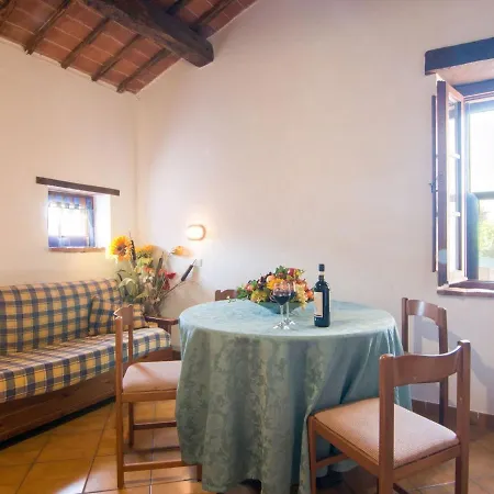 Hébergement de vacances Luxurious Framhouse In Castiglione Del Lago With Swimming Pool