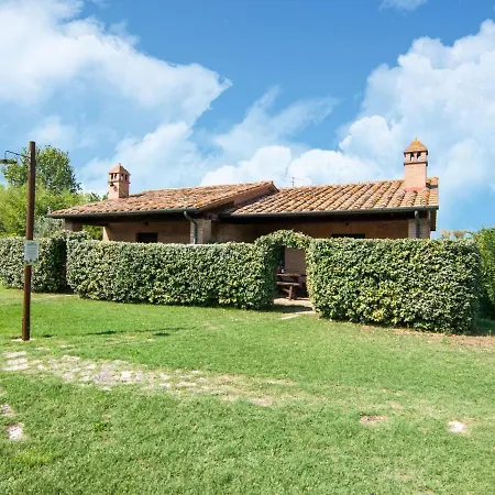 Luxurious Framhouse In Castiglione Del Lago With Swimming Pool Hébergement de vacances *