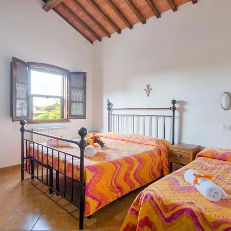 Hébergement de vacances Luxurious Framhouse In Castiglione Del Lago With Swimming Pool